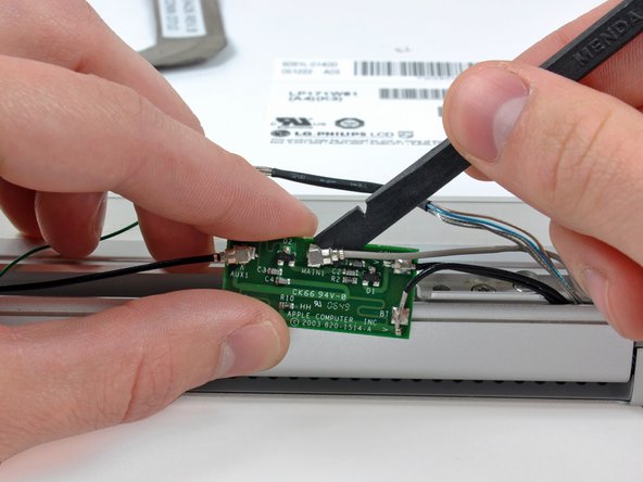 PowerBook G4 Aluminum 17" 1-1.67 GHz LCD Replacement: step 17, image 1 of 2