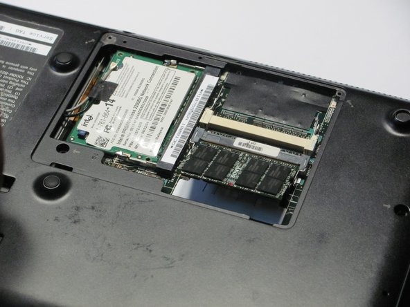 Sony Vaio VGN-S260 RAM Replacement: step 5, image 3 of 3