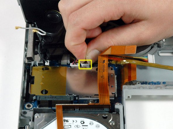 MacBook Pro 17" Models A1151 A1212 A1229 and A1261 Heat Sink Replacement: step 27, image 1 of 1