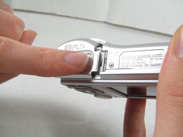 Removing Olympus FE-210 Batteries, Removing Olympus FE-210 Batteries: step 1, image 2 of 2