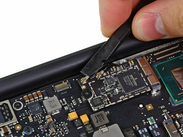 MacBook Air 13" Mid 2011 Logic Board Replacement: step 23, image 1 of 2