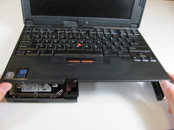 Disassembling IBM ThinkPad 560z Upper Case: step 7, image 1 of 2