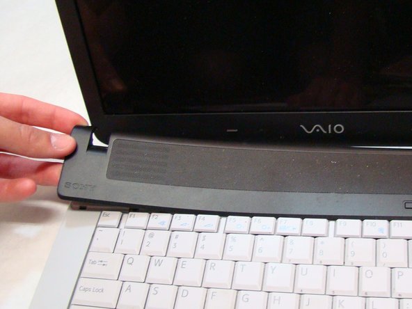 Sony Vaio PCG-7A2L LCD Screen Replacement: step 15, image 1 of 3