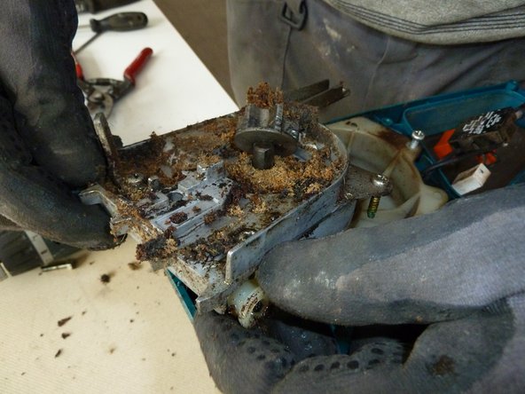 Chainsaw: step 5, image 3 of 3