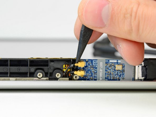MacBook Pro 13" Unibody Mid 2010 AirPort Antenna Replacement: step 18, image 2 of 2
