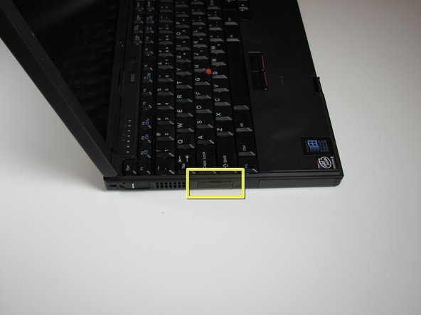 Disassembling IBM ThinkPad 560z Upper Case: step 3, image 1 of 2