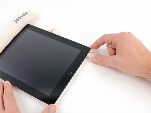 iPad 2 GSM Headphone Jack & SIM Slot Replacement: step 17, image 2 of 2