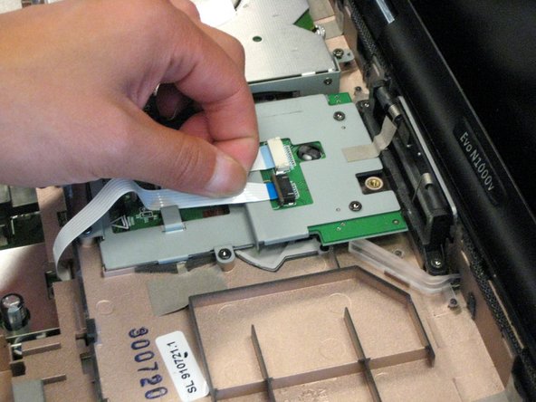 Compaq Evo N1000v Fan Replacement: step 20, image 1 of 1