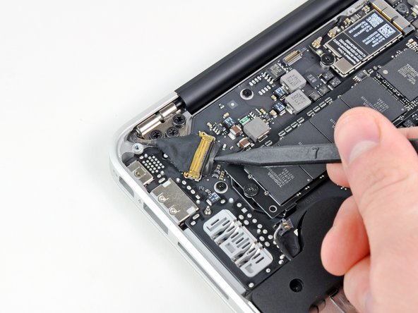MacBook Air 13" Late 2010 Logic Board Replacement: step 20, image 1 of 2