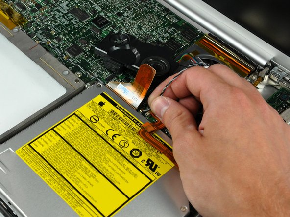 PowerBook G4 Aluminum 17" 1.67 GHz (High-Res) Battery Connector Replacement: step 31, image 1 of 1