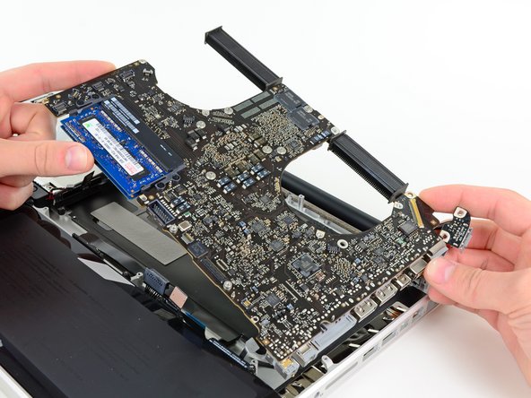 MacBook Pro 15" Unibody Early 2011 Upper Case Replacement: step 22, image 3 of 3