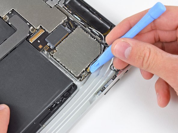 iPad 3G Communications Board Replacement: step 12, image 1 of 1