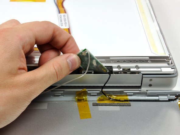 PowerBook G4 Aluminum 15" 1.5-1.67 GHz LCD Replacement: step 11, image 1 of 3