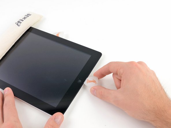 iPad 2 Wi-Fi EMC 2415 Bluetooth/Wi-Fi Antenna Replacement: step 18, image 1 of 3