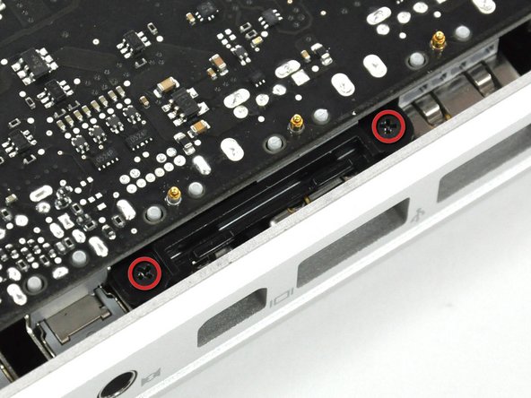 MacBook Pro 15" Unibody Late 2008 and Early 2009 ExpressCard Cage Replacement: step 25, image 1 of 2