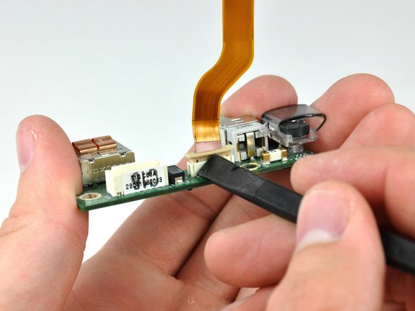 PowerBook G4 Aluminum 17" 1.67 GHz (High-Res) DC-In Board Replacement Replacement: step 23, image 2 of 2