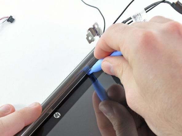 HP Mini 1000 LCD Assembly Replacement: step 34, image 1 of 2