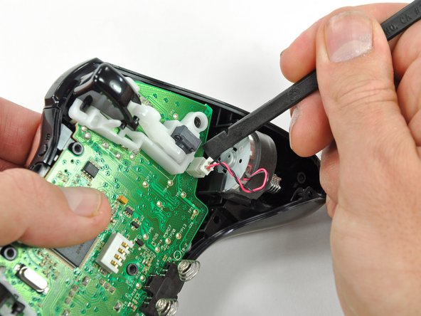 Xbox 360 Wireless Controller Bumper Panel Replacement: step 7, image 1 of 2