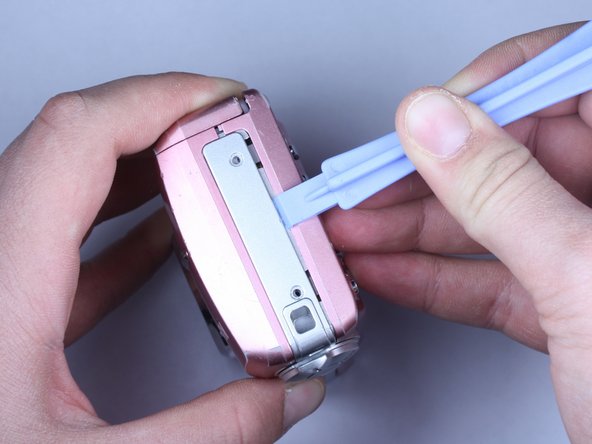 Disassembling Kodak Easyshare C813 Back Cover: step 7, image 1 of 3