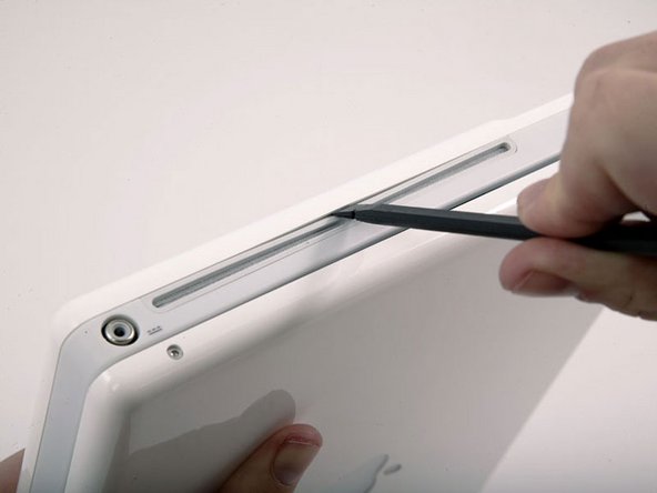 iBook G4 12" 800 MHz-1.2 GHz Hinge Grill Replacement: step 19, image 1 of 1