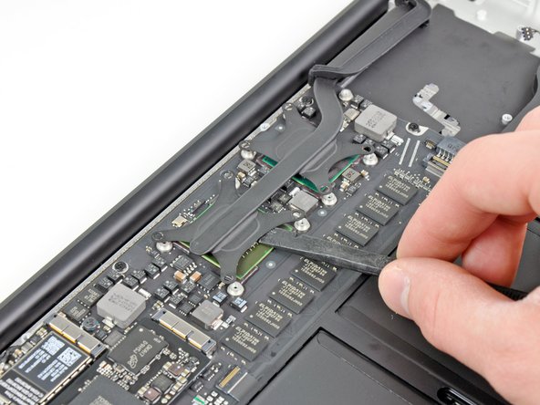 MacBook Air 13" Late 2010 Heat Sink Replacement: step 19, image 1 of 2