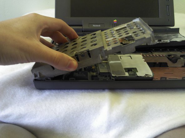 Macintosh Powerbook 5300cs Hard Drive Replacement: step 8, image 1 of 3