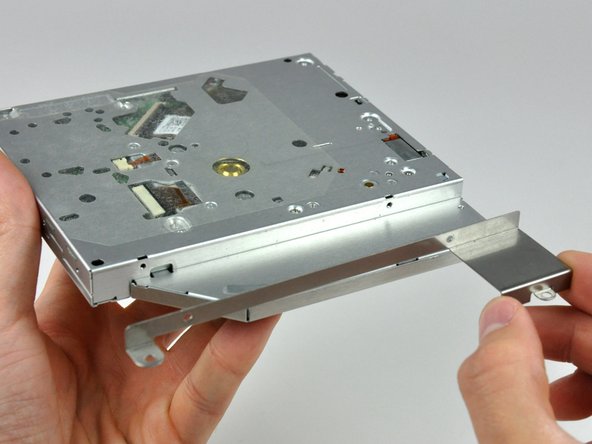 PowerBook G4 Aluminum 17" 1.67 GHz (High-Res) Optical Drive Replacement: step 15, image 2 of 2