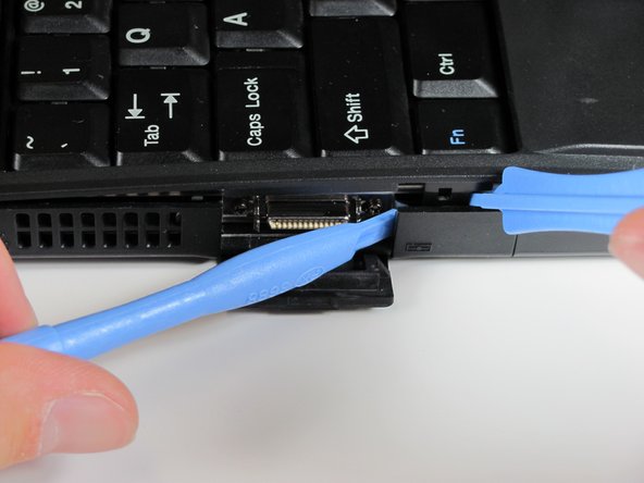 Disassembling IBM ThinkPad 560z Upper Case: step 4, image 2 of 2