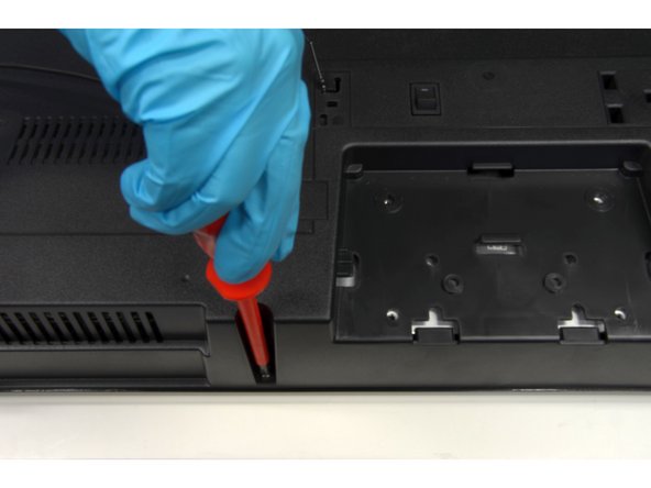 Telefunken T39EX1425 TV set, Opening: step 1, image 2 of 2