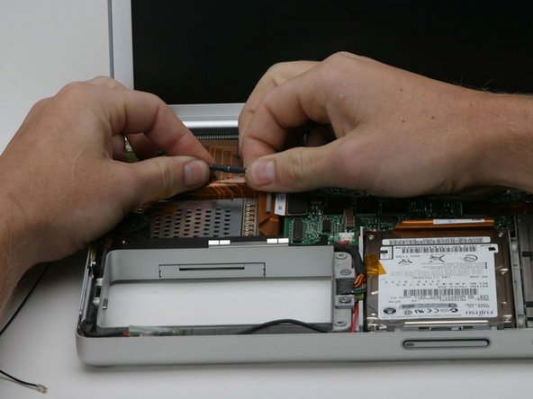 PowerBook G4 Aluminum 15" 1-1.5 GHz Clutch Cover Replacement: step 19, image 1 of 1