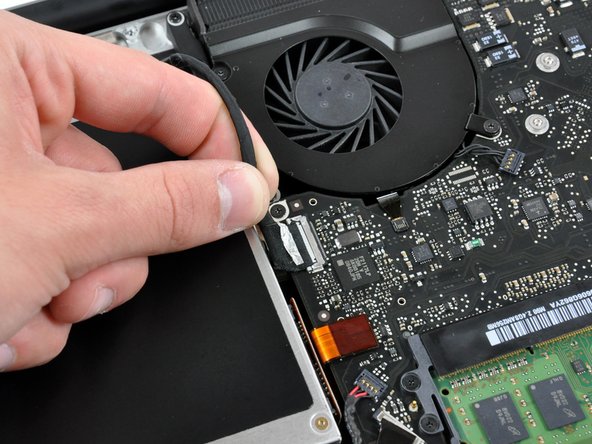 MacBook Pro 15" Unibody Late 2008 and Early 2009 Display Assembly Replacement: step 6, image 1 of 2