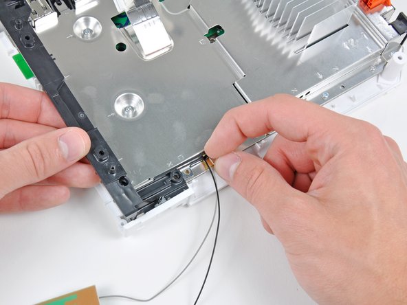 Nintendo Wii Wi-Fi Antennas Replacement: step 32, image 2 of 3