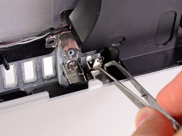 iMac Intel 21.5" EMC 2389 Right Speaker Replacement: step 46, image 2 of 3