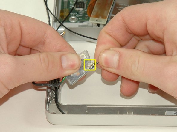 PowerBook G4 Aluminum 15" 1.5-1.67 GHz Left Clutch Hinge Replacement: step 33, image 1 of 1