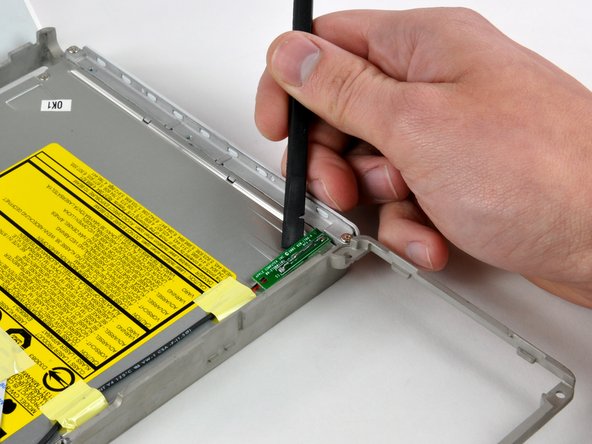 iBook G4 12" 1.33 GHz Reed Switch Board Replacement: step 30, image 1 of 1