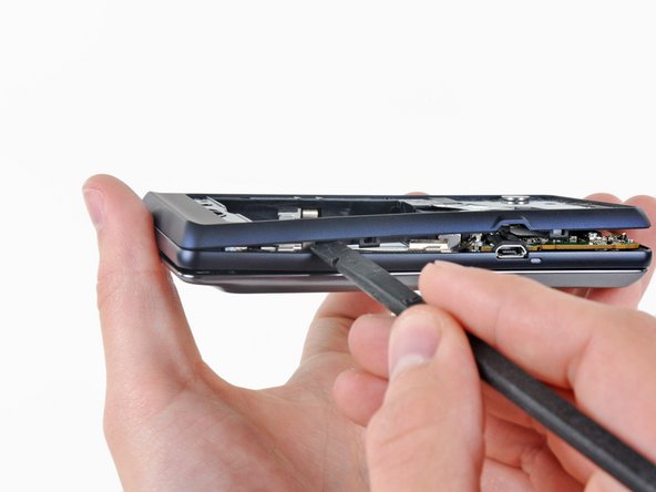 Motorola Droid 2 Rear Case Replacement: step 9, image 1 of 2