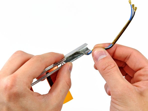 MacBook Pro 17" Models A1151 A1212 A1229 and A1261 Antenna Cables Replacement: step 35, image 1 of 1