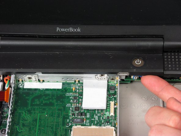 Apple PowerBook G3 400 Display Replacement: step 17, image 1 of 1