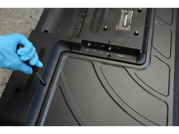 Hisense LTDN40K220WSEU TV set, Opening: step 1, image 2 of 2