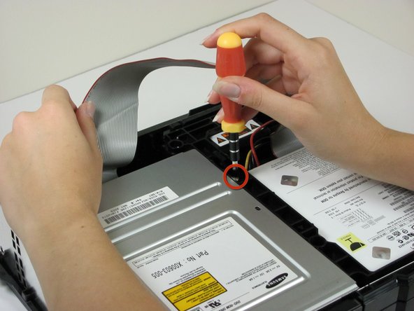 Xbox Disc Drive Replacement: step 7, image 1 of 2