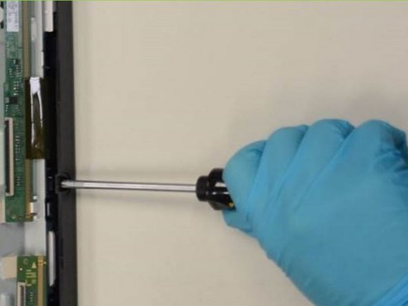 Samsung UE32H6470SSXZG TV set, Removal of Front Frame: step 5, image 2 of 3