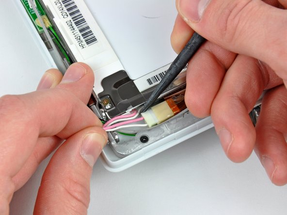 iBook G4 14" 1.42 GHz Front Display Bezel Replacement: step 61, image 1 of 2