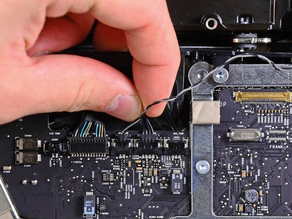 iMac Intel 21.5" EMC 2389 GPU Heat Sink Replacement: step 27, image 1 of 1