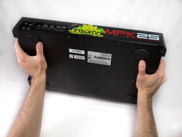 Akai MPK25 Beat Pad Removal: step 4, image 2 of 3