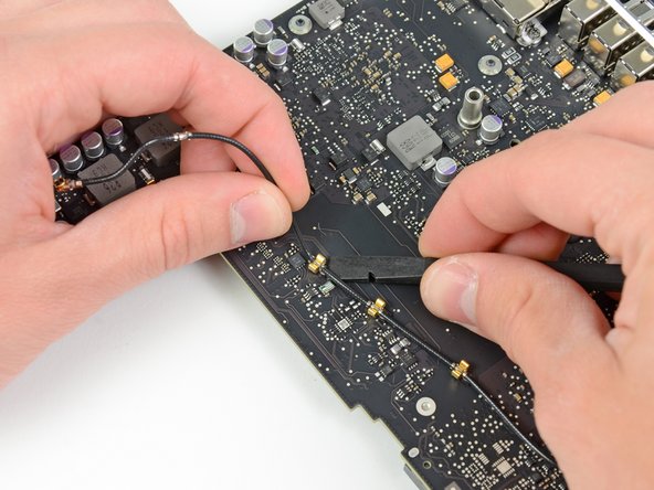 Mac Mini Mid 2011 I/O Bezel Replacement: step 23, image 1 of 2