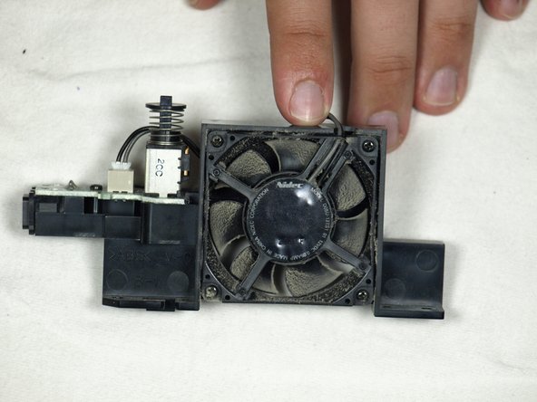 Nintendo GameCube Fan replacement for cleaning: step 4, image 1 of 2