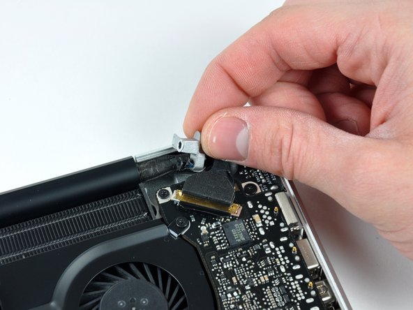 MacBook Pro 15" Unibody Mid 2009 LCD Replacement: step 14, image 2 of 2