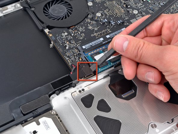 MacBook Pro 15" Unibody Mid 2010 Subwoofer & Right Speaker Replacement: step 13, image 1 of 2