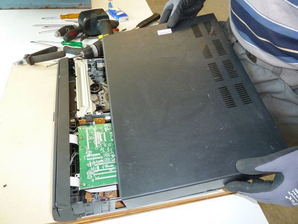 VHS Tape Player: step 3, image 1 of 3