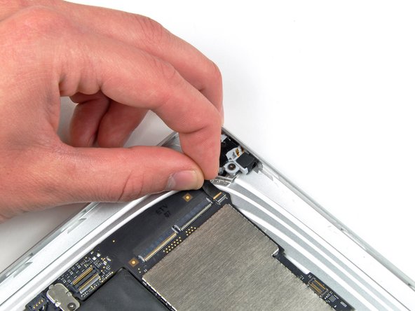 iPad 3G Headphone Jack/Microphone Assembly Replacement: step 13, image 1 of 1